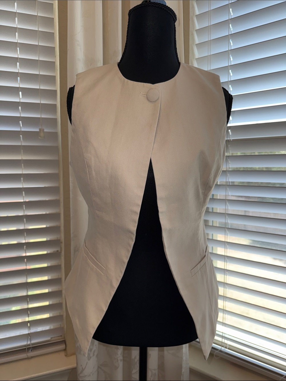 Commense Cream Tailored Sleeveless Vest